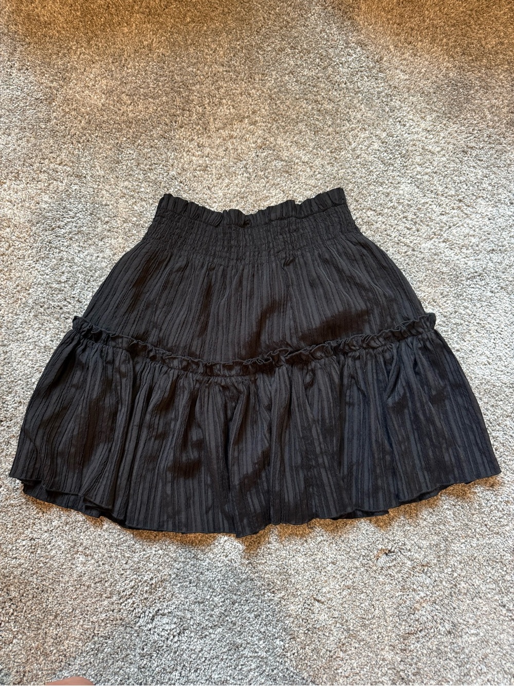 Black ruffle skirt with elastic waist - Like new- Women’s Size Small